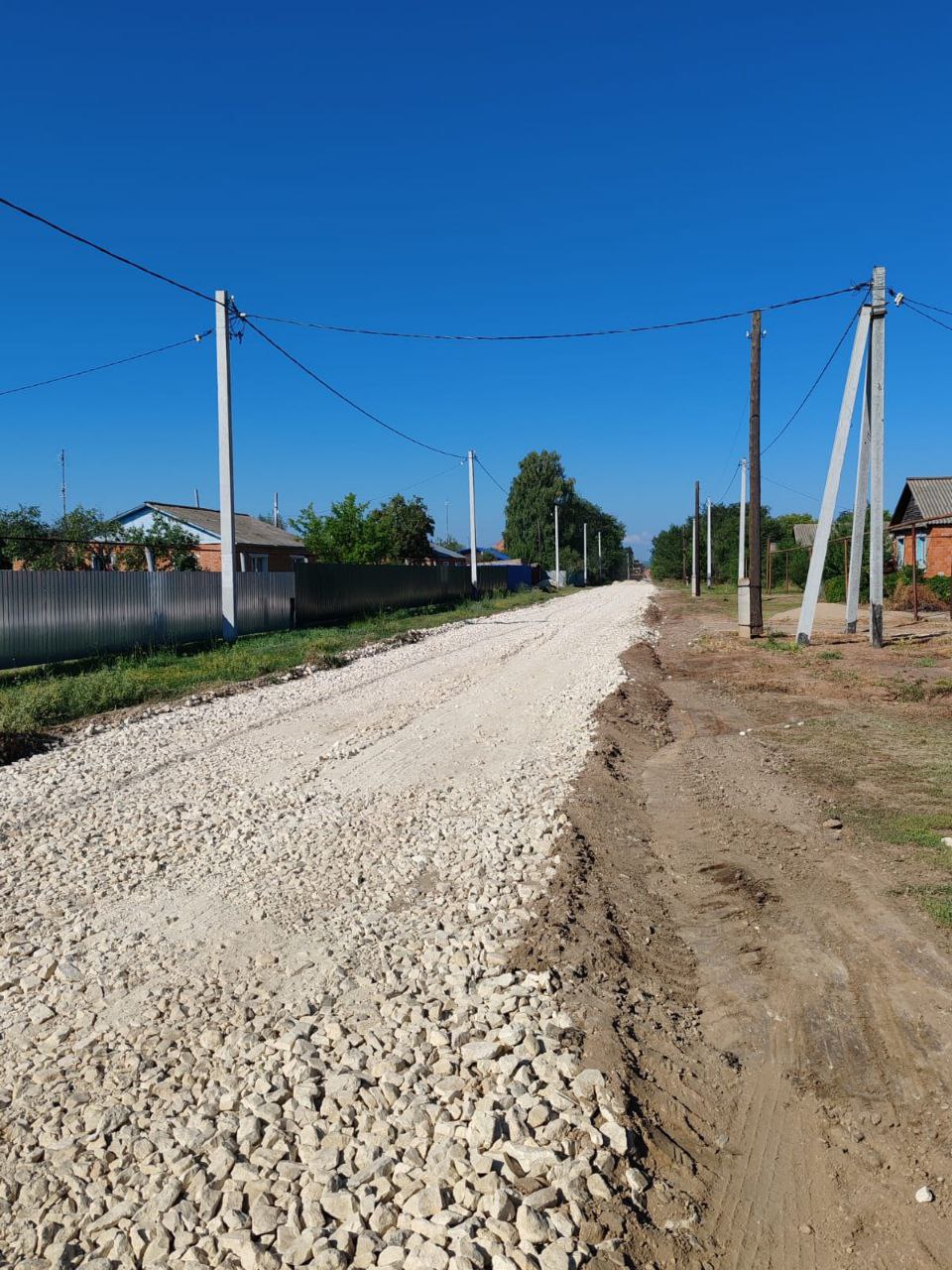 В селе Зоркино по ул. Набережная 6 августа приступили к ремонту дорожного полотна..
