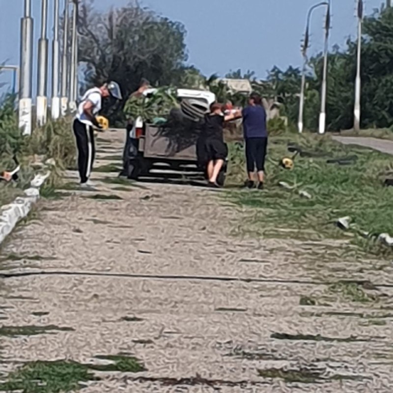 Субботник в пос. Колос..