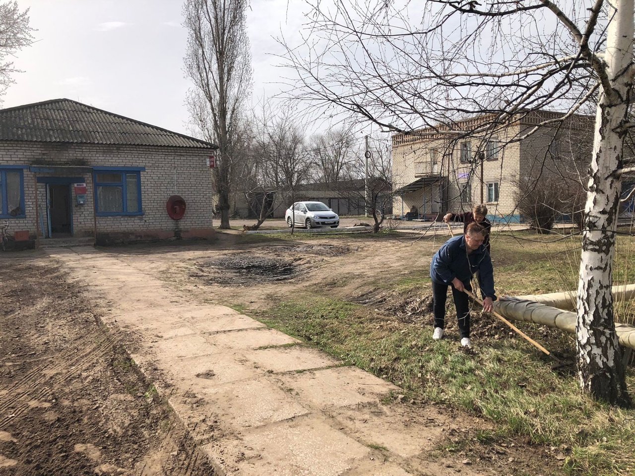 Почтовое отделение с.Зоркино провели субботник.