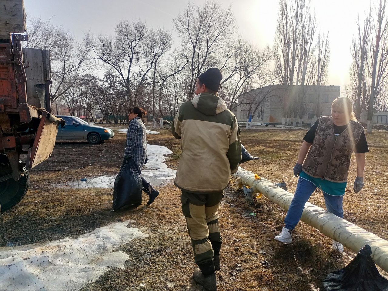 Уборка прилегающей территории детского сада с.Зоркино.