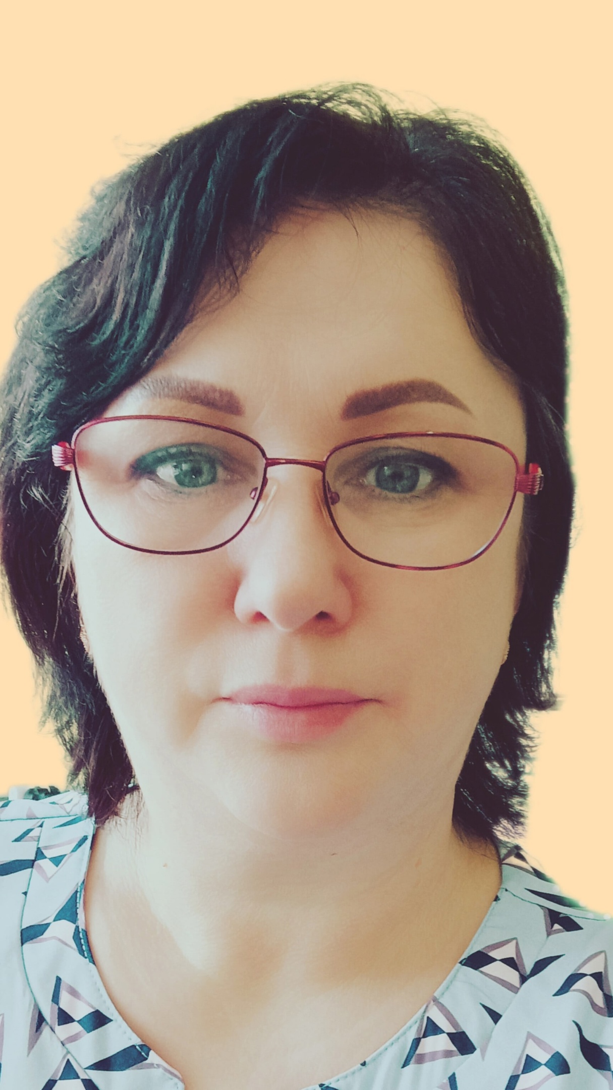 1 июня  отмечает День рождения ведущий специалист администрации Зоркинского МО  с. Семёновка Елена Муратовна Гоголева..