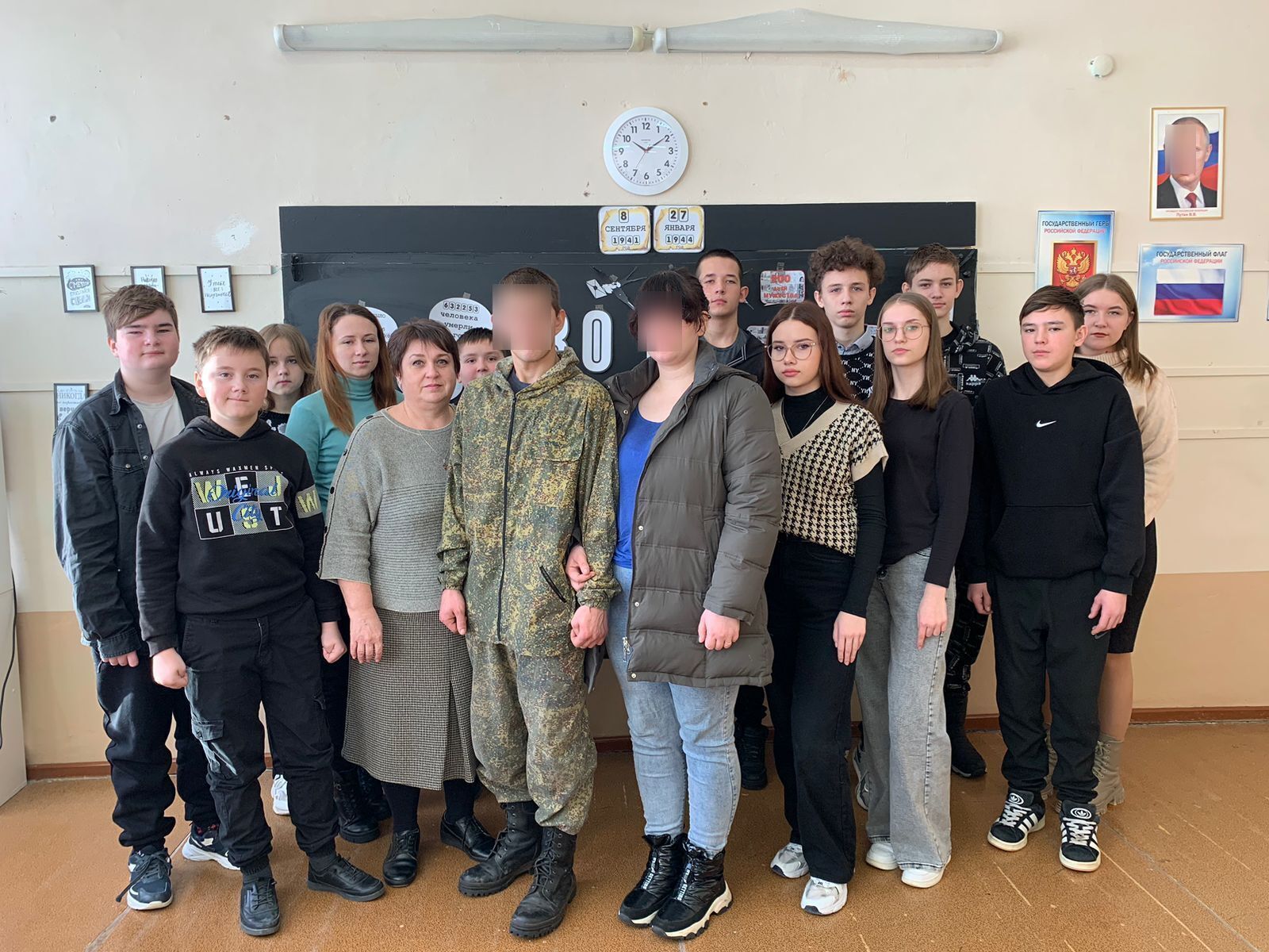 Сегодня в школе с.Ястребовка прошла встреча учеников с участником специальной военной операции Блиновым Алексеем и его женой..
