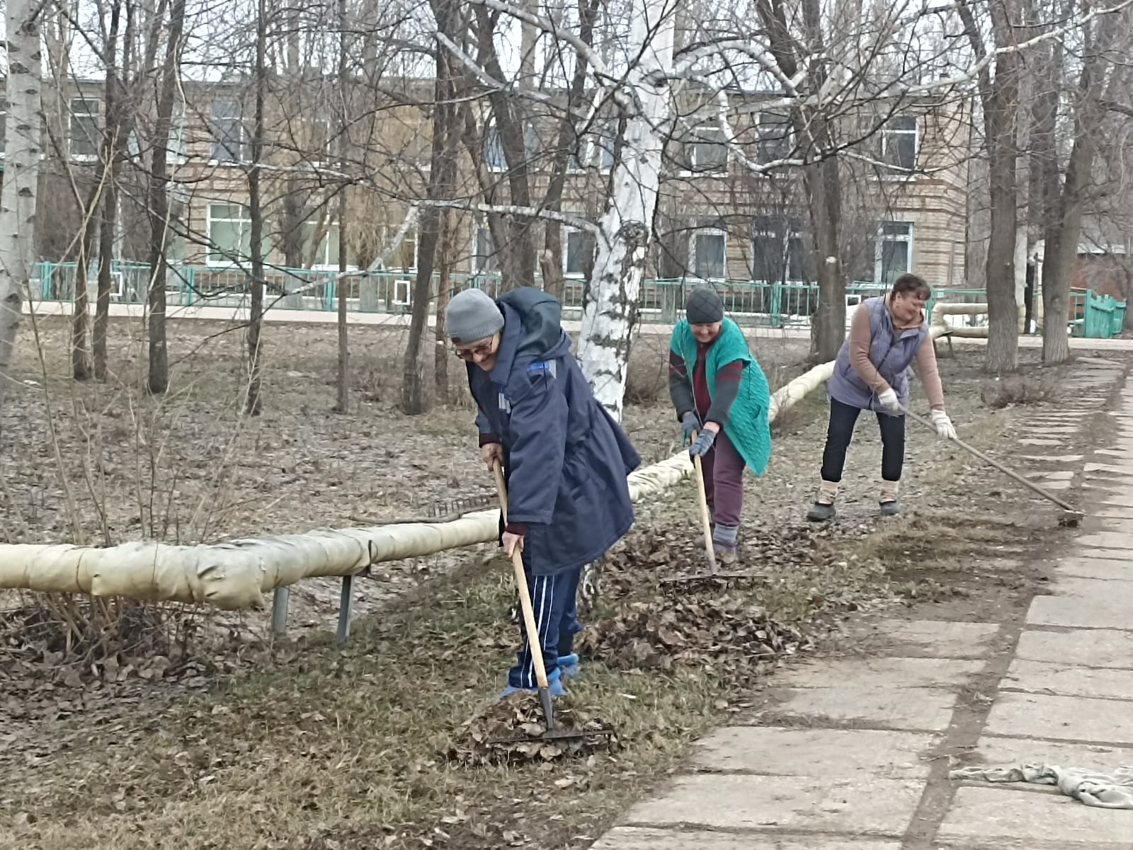 Уборка прилегающей территории почтового отделения с.Зоркино.