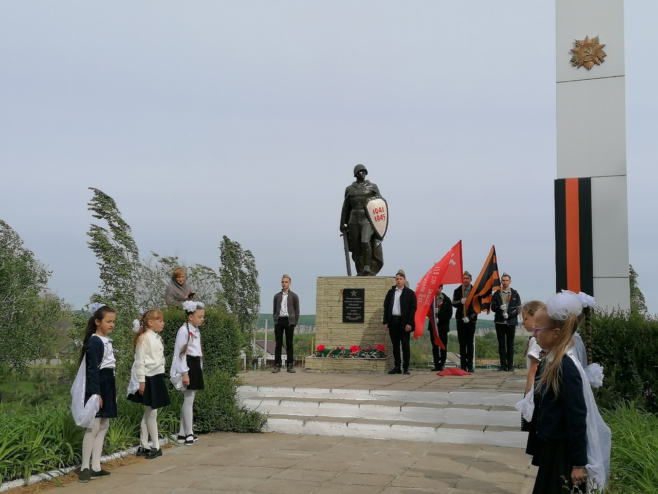 В МОУ-СОШ с.Зоркино прошёл торжественный митинг, посвящённый 78-ой годовщине Победы советского народа в Великой Отечественной войне 1941-1945 гг..