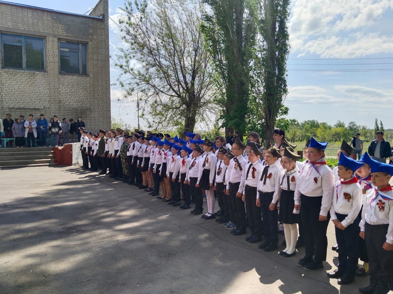 8 мая в школе п.Колос прошла Линейка Памяти, приуроченная к 79 -ой годовщине Великой Победы..