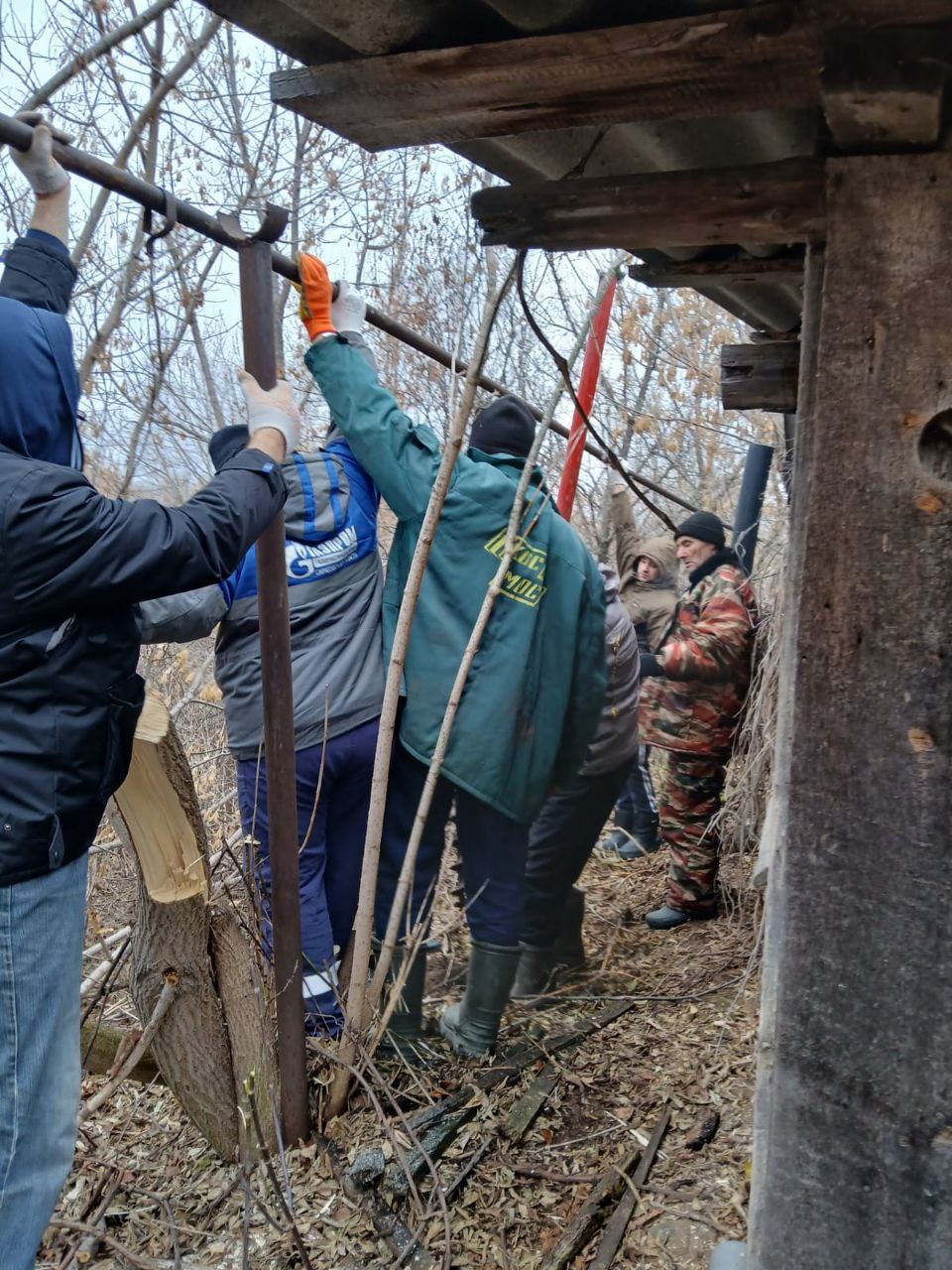 Сегодня, 19 ноября, в с. Михайловка по ул. Набережная проведена объёмная работа по установке газовых стоек вместо украденных неустановленными лицами..