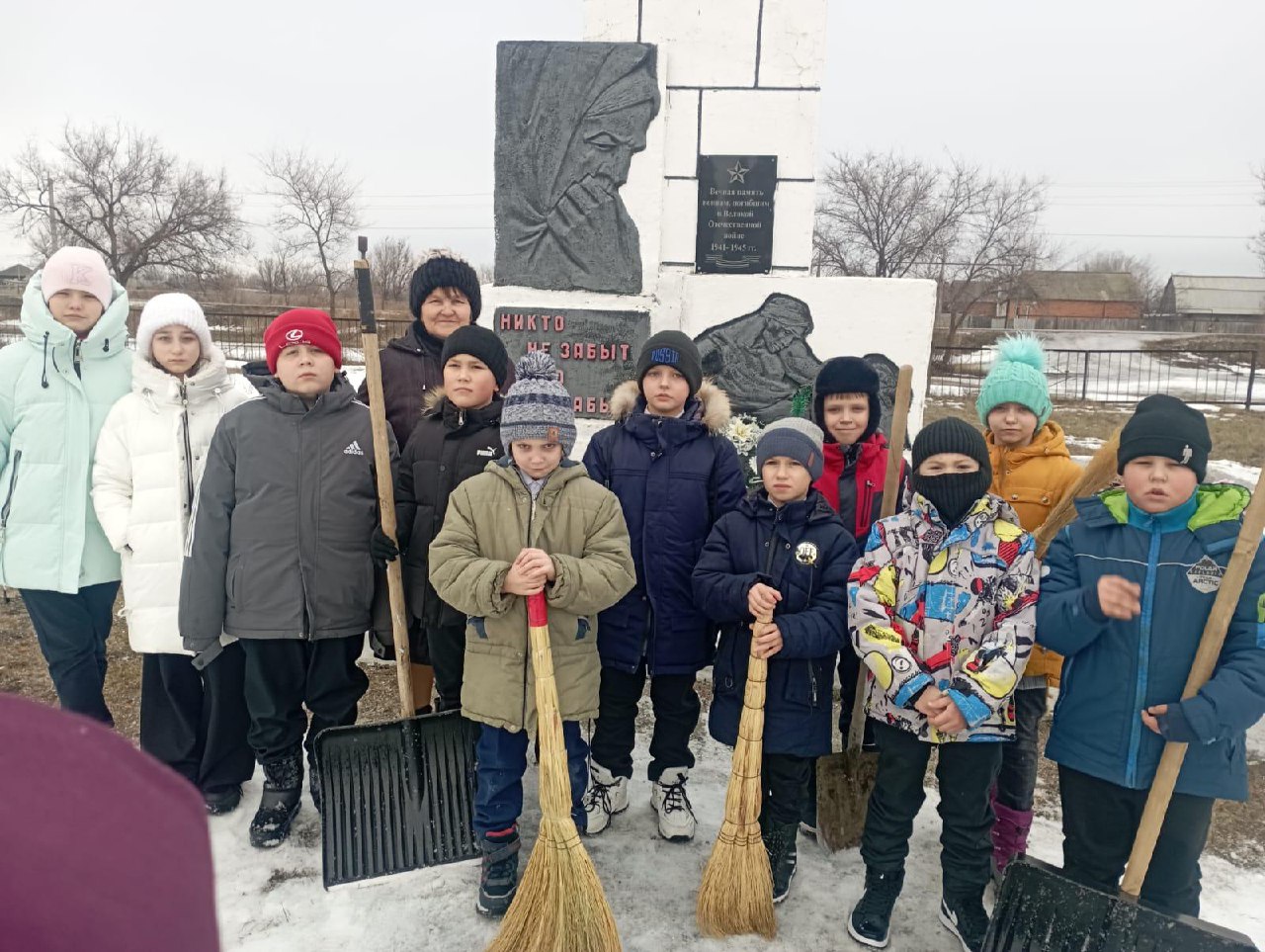 Герои живы в памяти поколений!.