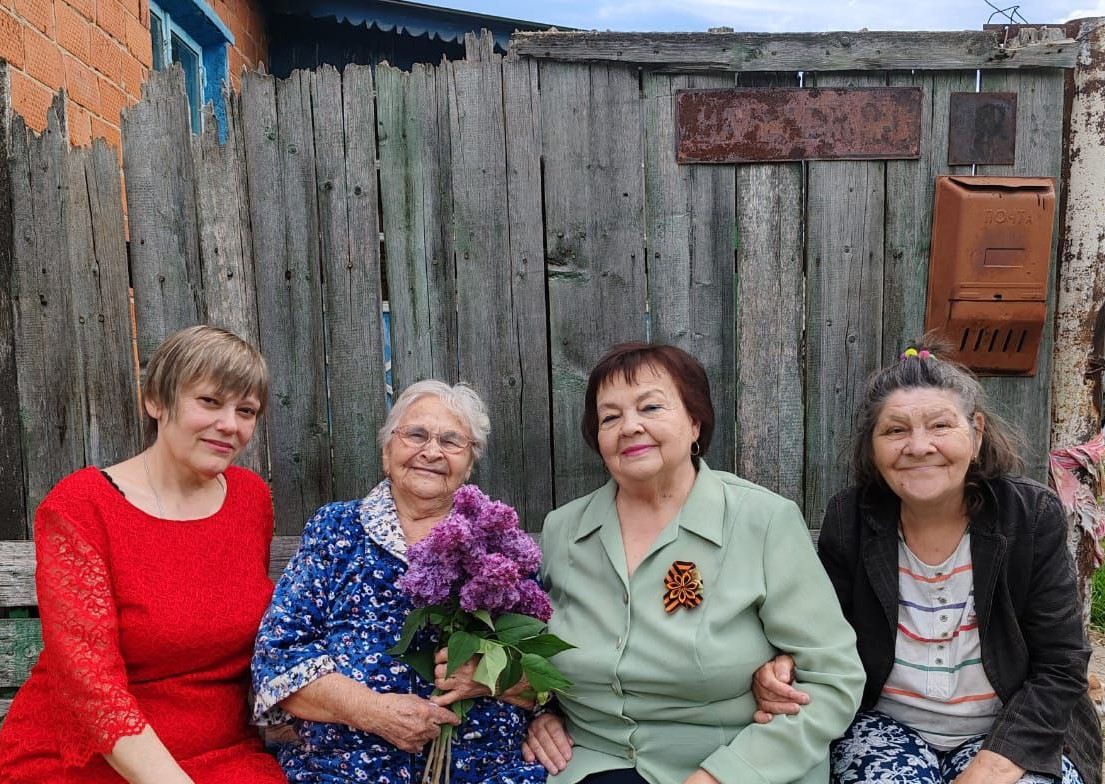 В преддверии 80-летия Победы в Великой Отечественной войне поздравили Анну Николаевну Половинко - труженицу тыла..