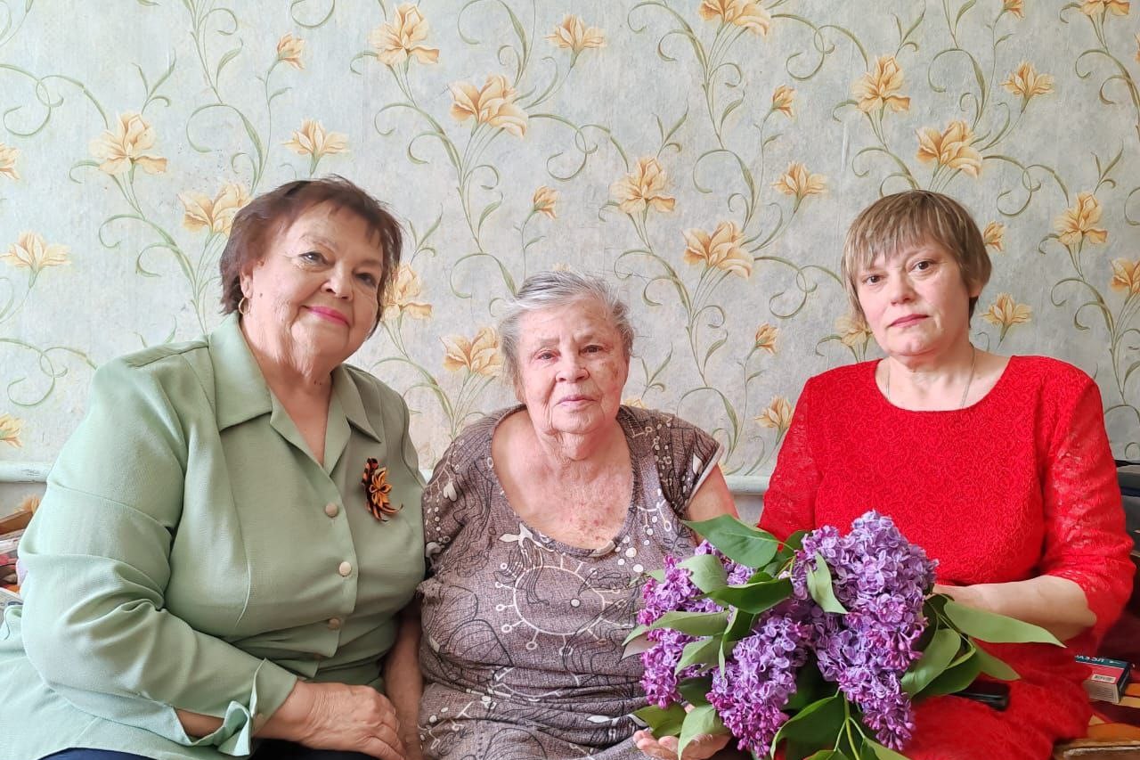 В преддверии 80-летия Победы в Великой Отечественной войны поздравили Надежду Николаевну Самойленко – вдову участника Великой Отечественной войне поздравили.