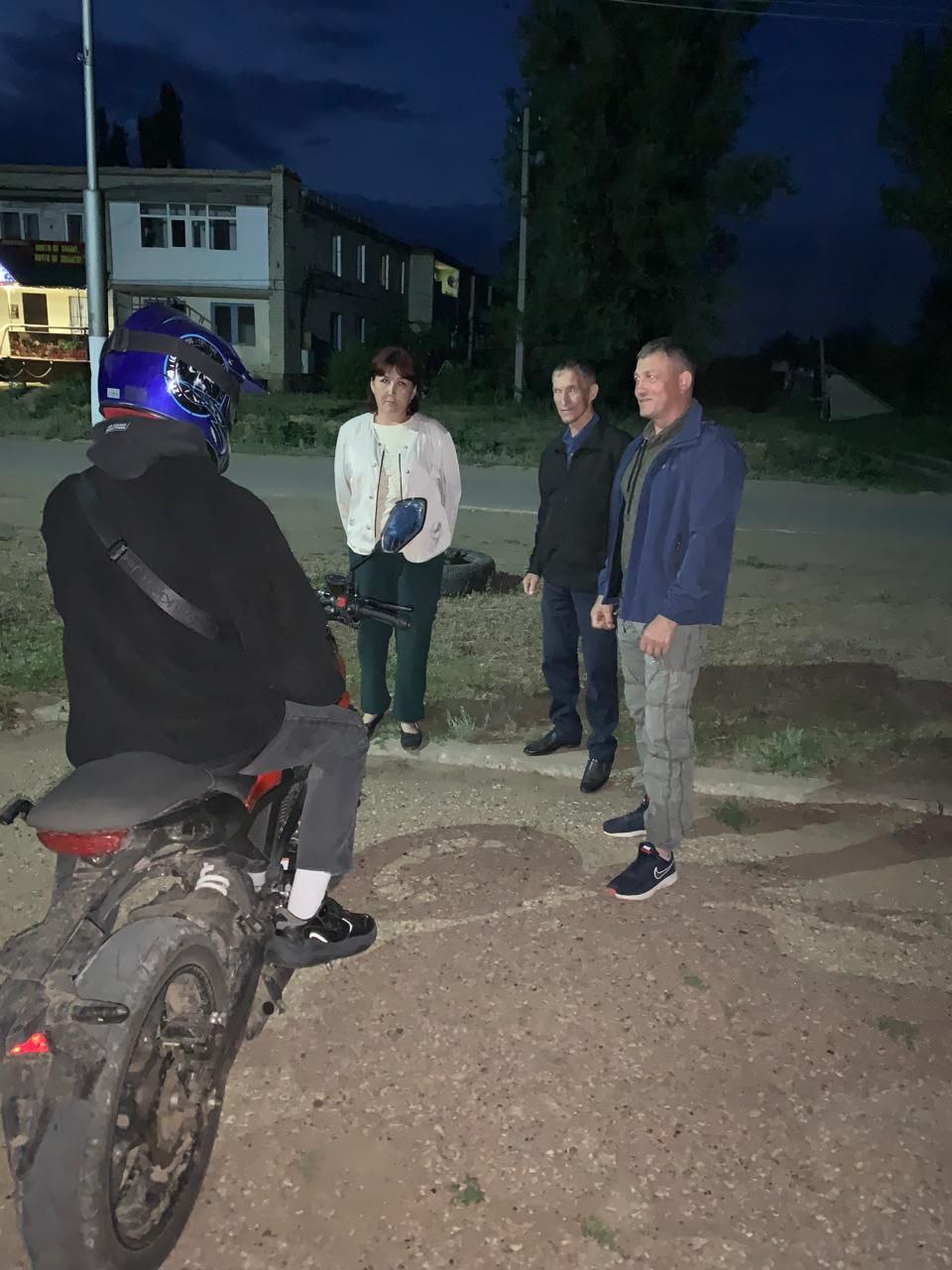  23 июня в пос. Колос  в 22:00 ч проведён рейд по выявлению несовершеннолетних, находящихся на улице в вечернее  и ночное время и управлению подростками мототранспортом. .
