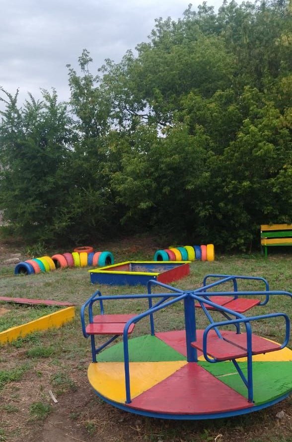 В с. Золотовка проведены работы по благоустройству детской площадки..