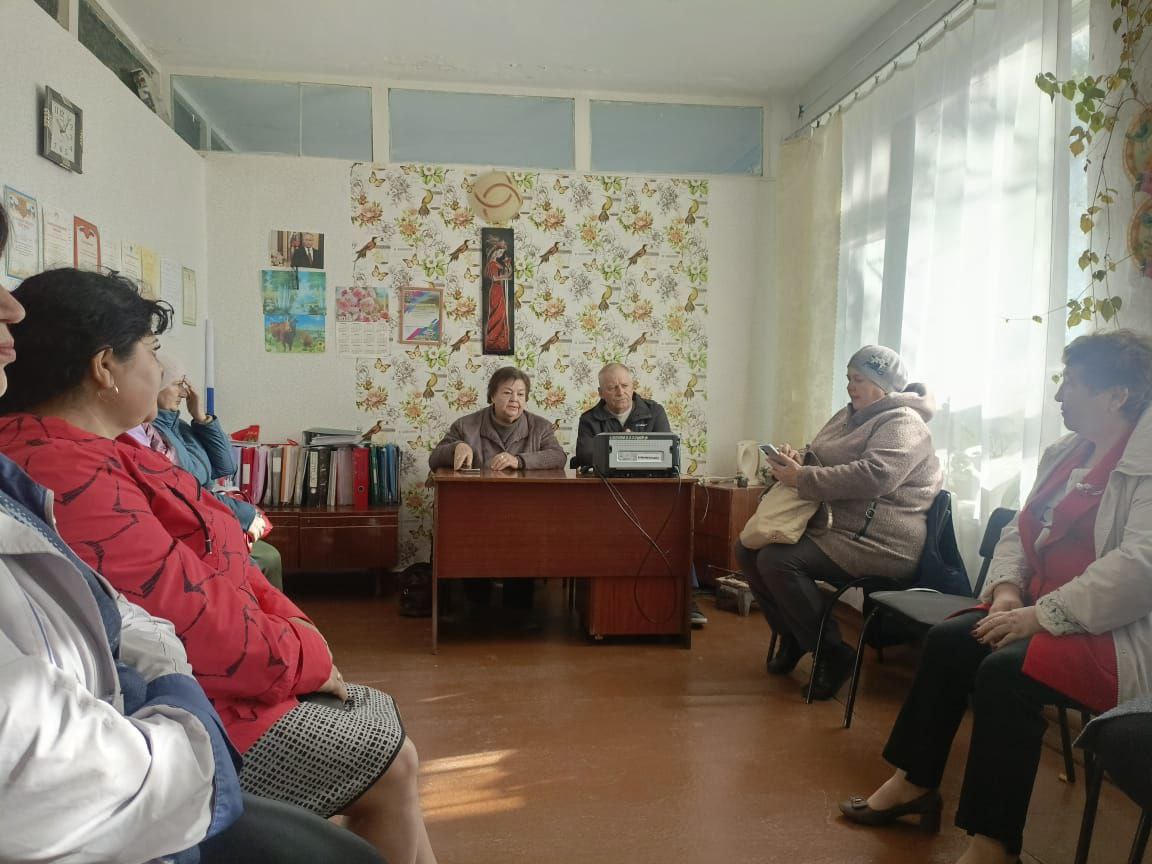 В с. Георгиевка 7 октября состоялась встреча главы Зоркинского МО Елены Пономарёвой с активными жителями села..