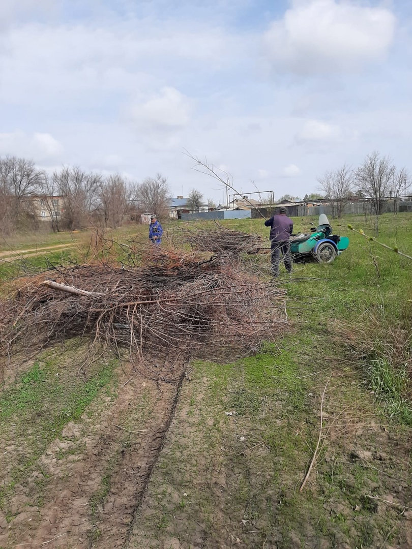 В рамках Всероссийского экологического субботника, провели субботник п.Колос #всероссийскийсубботник.