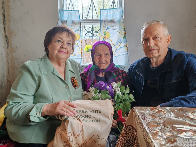 В преддверии 80-летия Победы в Великой Отечественной войне поздравили Ольгу Герасимовну Филиппову – труженицу тыла.. В преддверии 80-летия Победы в Великой Отечественной войне поздравили Ольгу Герасимовну Филиппову – труженицу тыла..