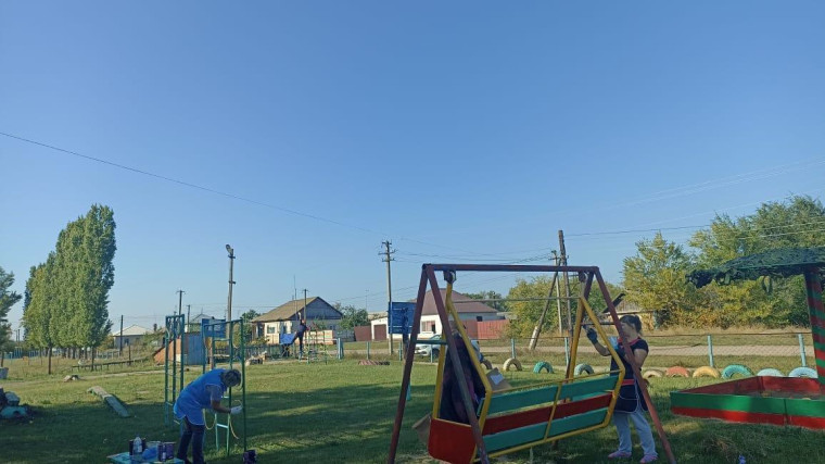 Субботник в детском саду с.Ястребовка. Субботник в детском саду с.Ястребовка.
