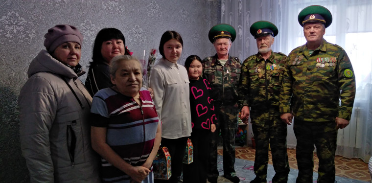 Поздравили семьи мобилизованных из села Зоркино и Георгиевка. Поздравили семьи мобилизованных из села Зоркино и Георгиевка.