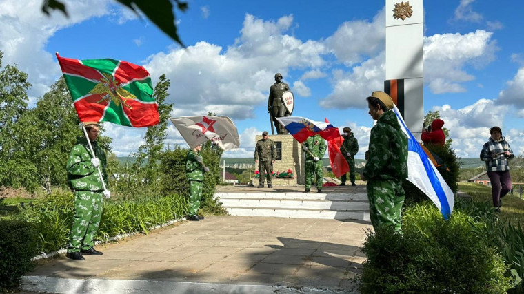 Сегодня 9 мая 2024 г в ознаменование Великой Победы обучающиеся школы с.Зоркино несут Вахту Памяти на Посту №1 и принимают участие в торжественном возложении цветов и венков к памятнику Воина Освободителя.. Сегодня 9 мая 2024 г в ознаменование Великой Победы обучающиеся школы с.Зоркино несут Вахту Памяти на Посту №1 и принимают участие в торжественном возложении цветов и венков к памятнику Воина Освободителя..