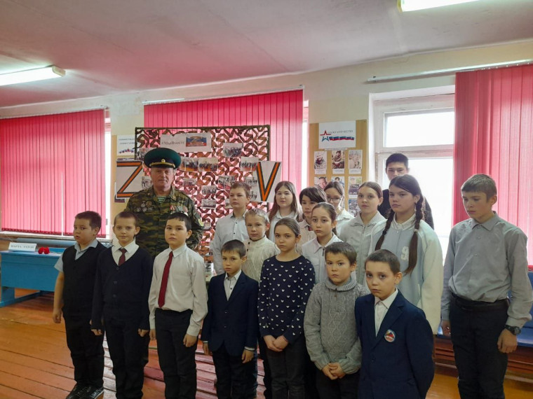 В с. Георгиевка школьный музей пополнился еще одним экспонатом.. В с. Георгиевка школьный музей пополнился еще одним экспонатом..