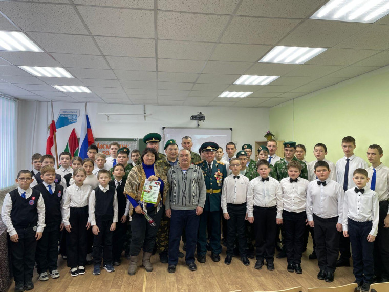 В школе пос. Колос прошел Урок Мужества, посвященный подвигу воинов-интернационалистов.. В школе пос. Колос прошел Урок Мужества, посвященный подвигу воинов-интернационалистов..
