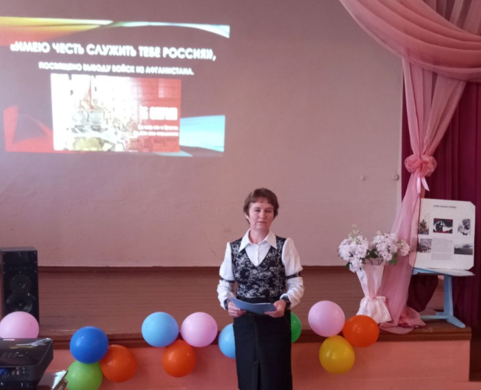 Библиотекарь Зоркинской сельской библиотеки Надежда Новгородова провела для учащихся школы час мужества «Имею честь служить тебе, Россия!». Библиотекарь Зоркинской сельской библиотеки Надежда Новгородова провела для учащихся школы час мужества «Имею честь служить тебе, Россия!».