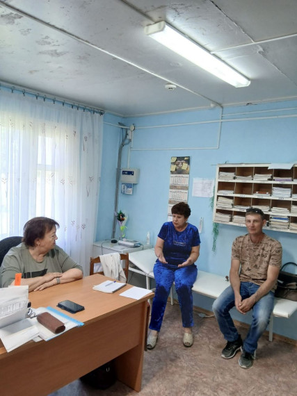 29 мая в с. Ястребовка в 14-00 ч состоялся прием граждан по личным вопросам  главой Зоркинского МО Еленой Пономарёвой..