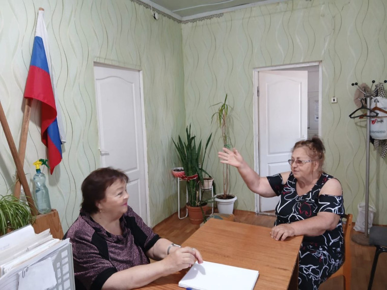 4 июня  в с. Михайловка в 10-00 ч глава Зоркинского МО Елена Пономарёва провела  приём  граждан по личным вопросам..