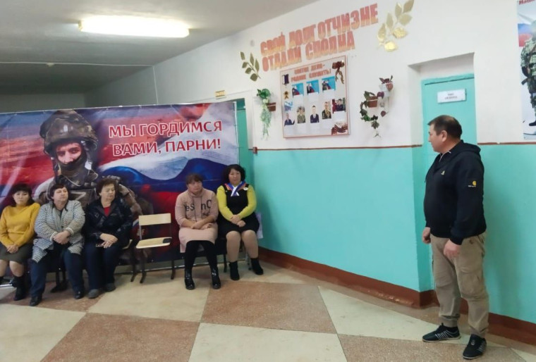 В школе пос. Колос  состоялось  значимое событие -  торжественное открытие "Парты Героя" в честь выпускника школы - Максута Маратовича Каукенова.