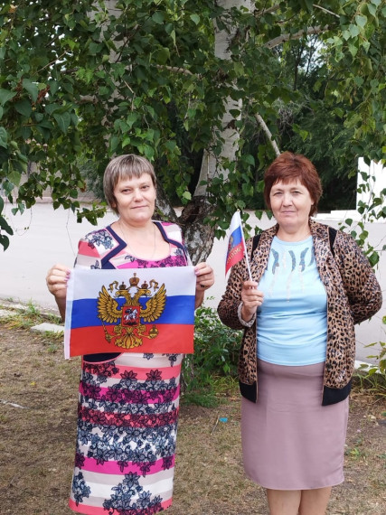 Флаг – один из главных символов государства, в котором закреплены самые значимые для нации принципы и моральные ценности: верность Родине и долгу, сила и стойкость, благородство и честь. Село Михайловка..