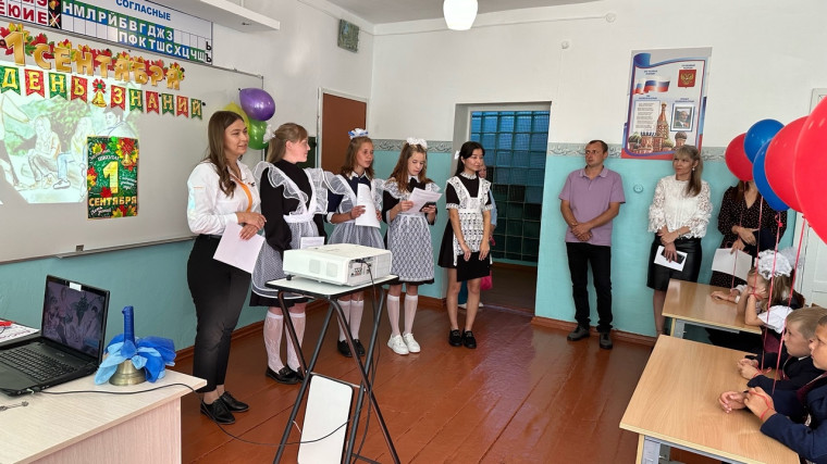 В МОУ-СОШ с.Зоркино по новой традиции российских школьников прошла акция «Самолетик будущего»✈.