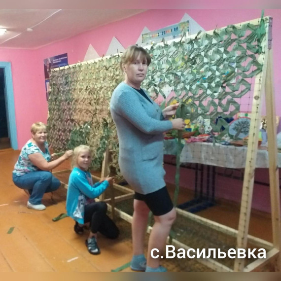 23 февраля в День Защитника Отечества глава Зоркинского муниципального образования Елена Пономарева, депутат Зоркинского муниципального образования Надежда Новгородова, инспектор воинского учета Наталья Новгородова. посетили семьи мобилизованных..