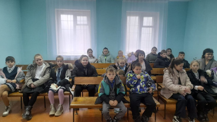 Мероприятие в Зоркинском Доме досуга: «История из сундука — самобытность русского костюма».